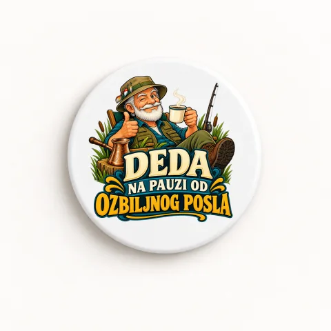 Deda na pauzi od ozbiljnog posla - Keramički magnet — okrugli